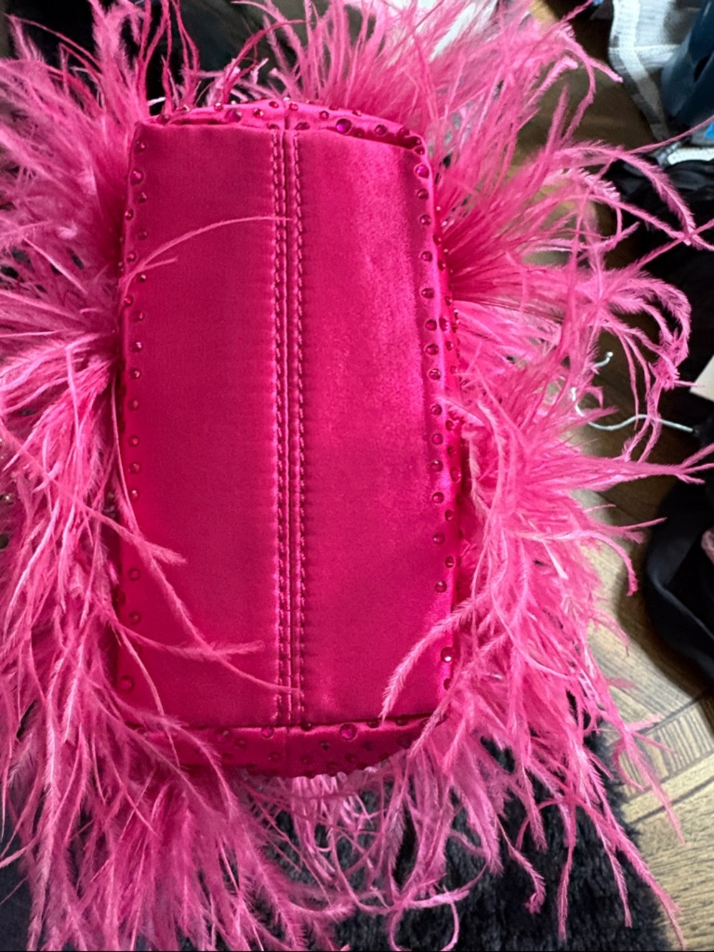 Olga Berg Livvy Fuchsia Feather Pouch NWT - Picture 9 of 11
